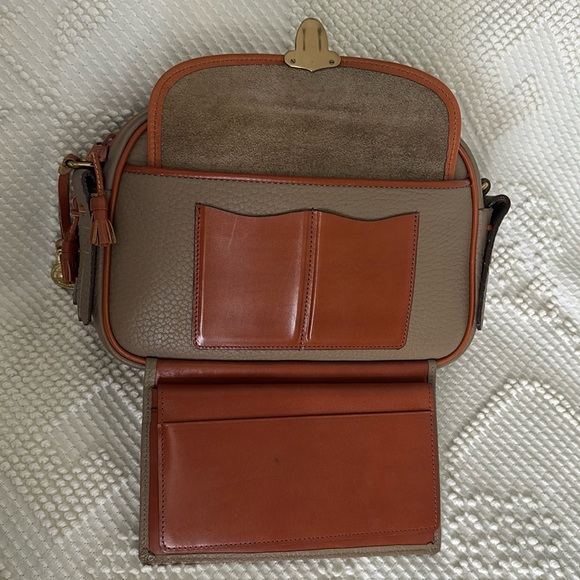 Rare Vintage Dooney and Bourke camera crossbody bag - Picture 9 of 16